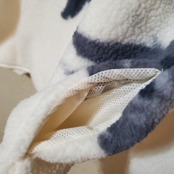 ●SOLD● NWT Men's Old Navy Polar Bear Sherpa Fleece Quarter Zip Sweater XL - Picture 7 of 7